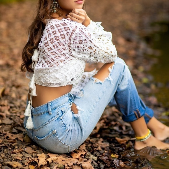 Tops - Tobi white lace crop top- size XS/S